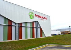 La nouvelle station de conditionnement de Pomanjou (Groupe Innatis) s'entend sur 14 300 m2 er concentre 2 500 m2 de panneaux solaires sur son toit